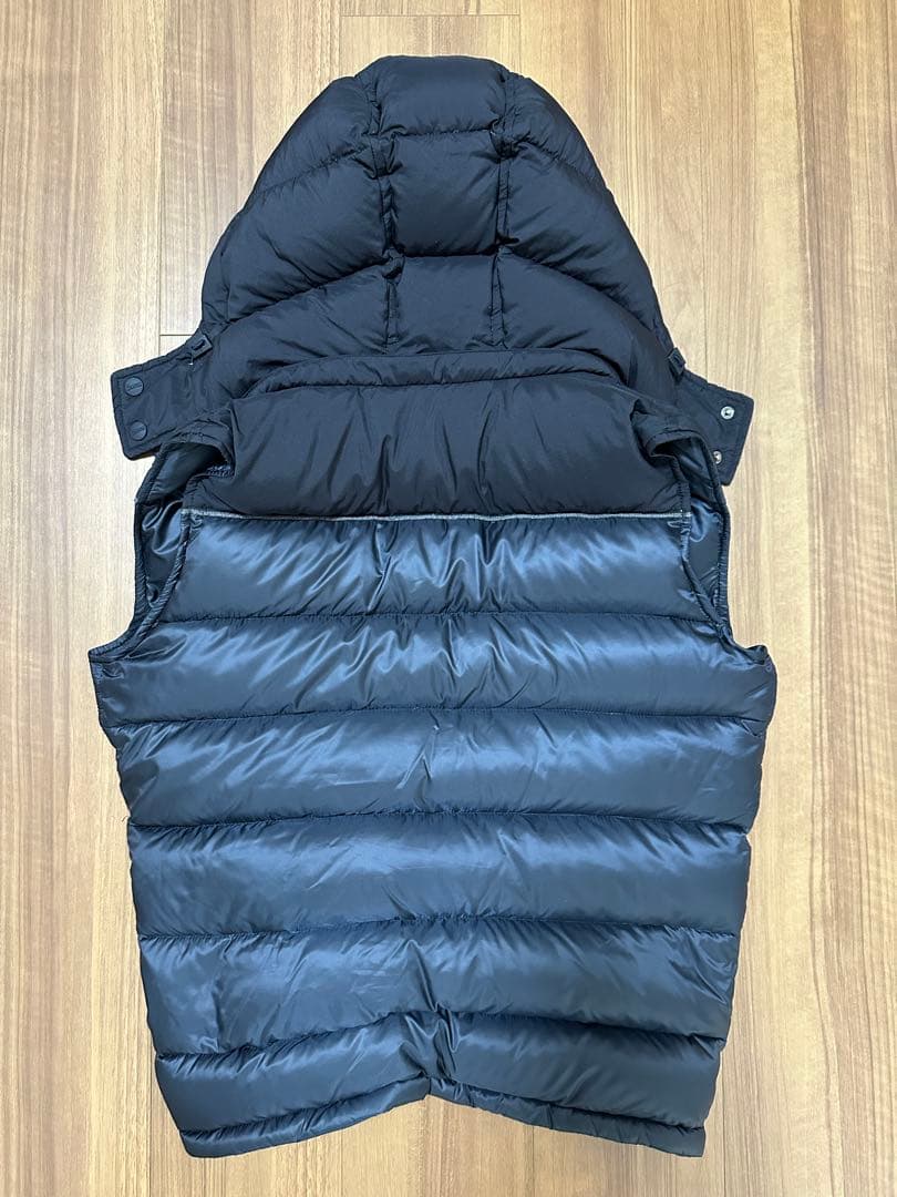 Hernoダウンベスト（ネイビー、サイズ44）フード着脱可能