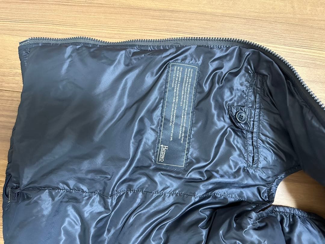 Hernoダウンベスト（ネイビー、サイズ44）フード着脱可能