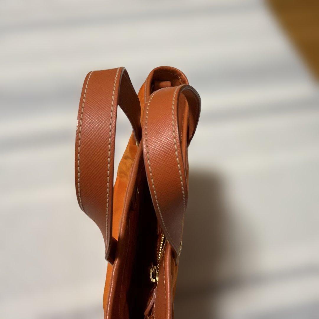 プラダ　希少オレンジトートバック