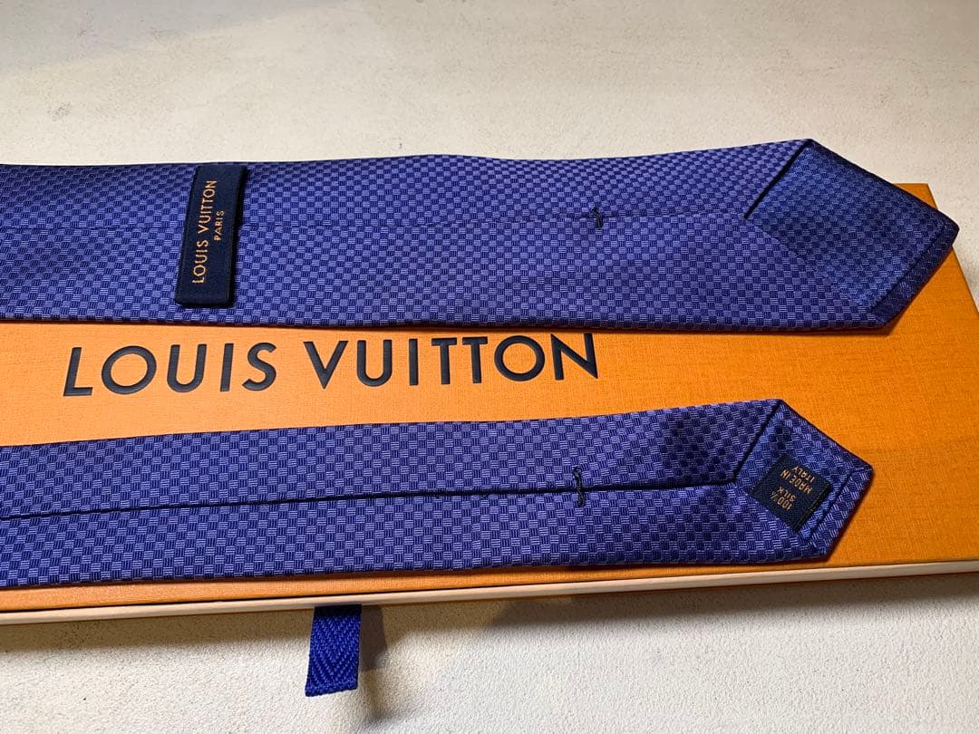 【極美品】LOUIS VUITTON 紫 シルク100%ネクタイ　現行モデル