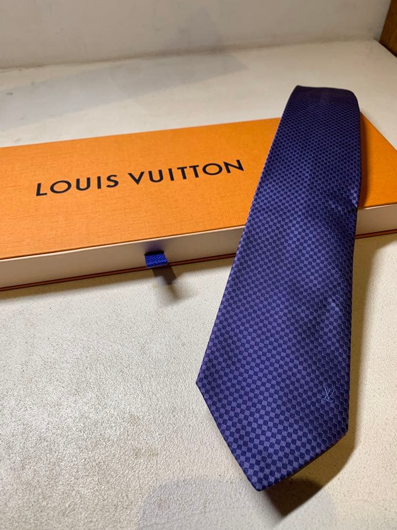 【極美品】LOUIS VUITTON 紫 シルク100%ネクタイ　現行モデル