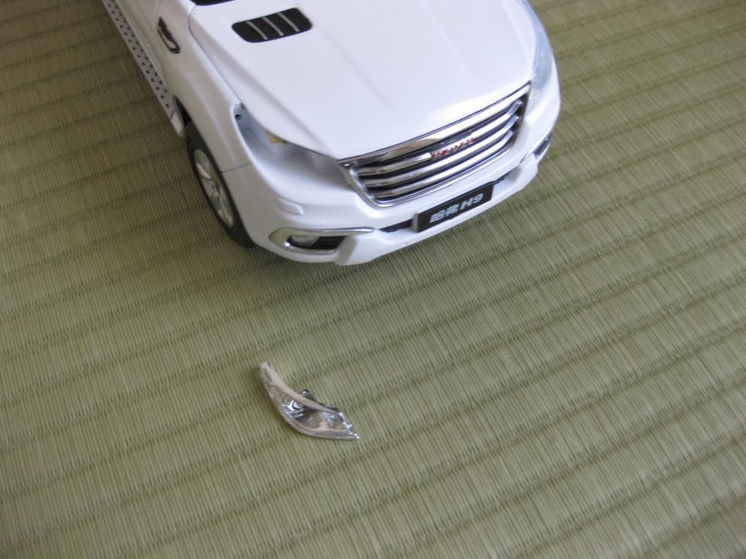 HAVAL H9 ホワイト ミニカー 専用ボックス付き