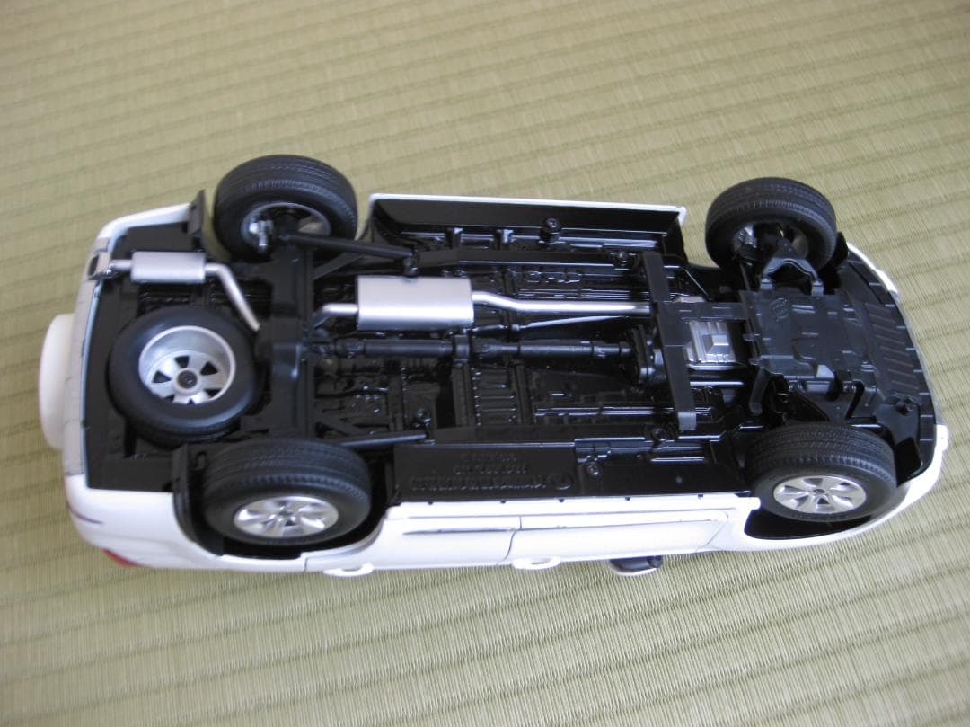 HAVAL H9 ホワイト ミニカー 専用ボックス付き