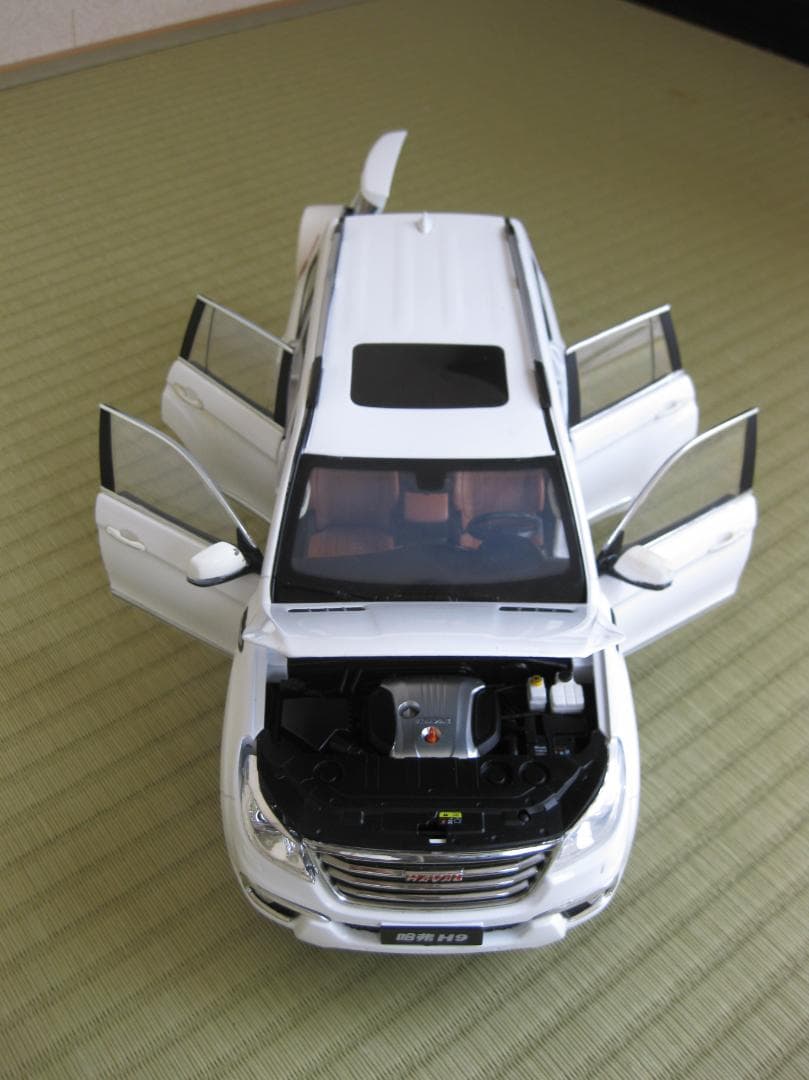 HAVAL H9 ホワイト ミニカー 専用ボックス付き