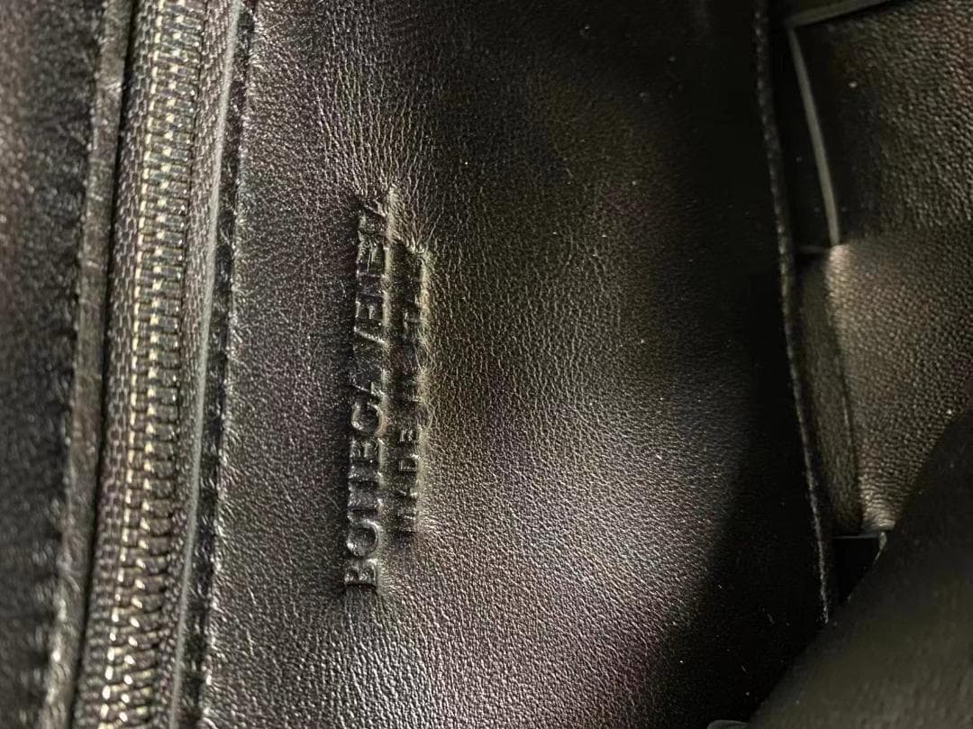 ボッテガ・ヴェネタ カセットc