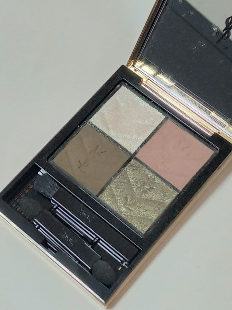 イヴ・サンローラン　クチュール　ミニ　クラッチ　830 　アイシャドウ