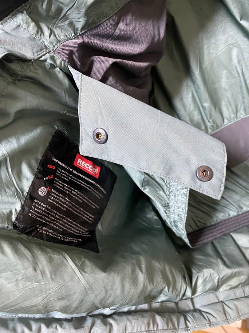 マウンテンハードウェアMOUNTAIN HARDWEAR 中綿ジャケット