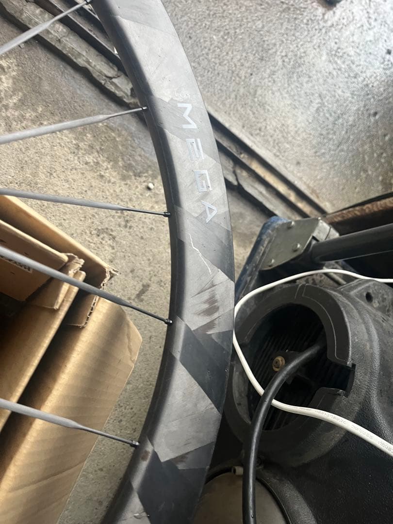 爆*履様 MEGA カーボンホイール 完組