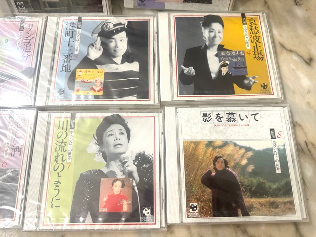 美空ひばりの名曲を収録した特選ボックス、CD10枚組。未使用品