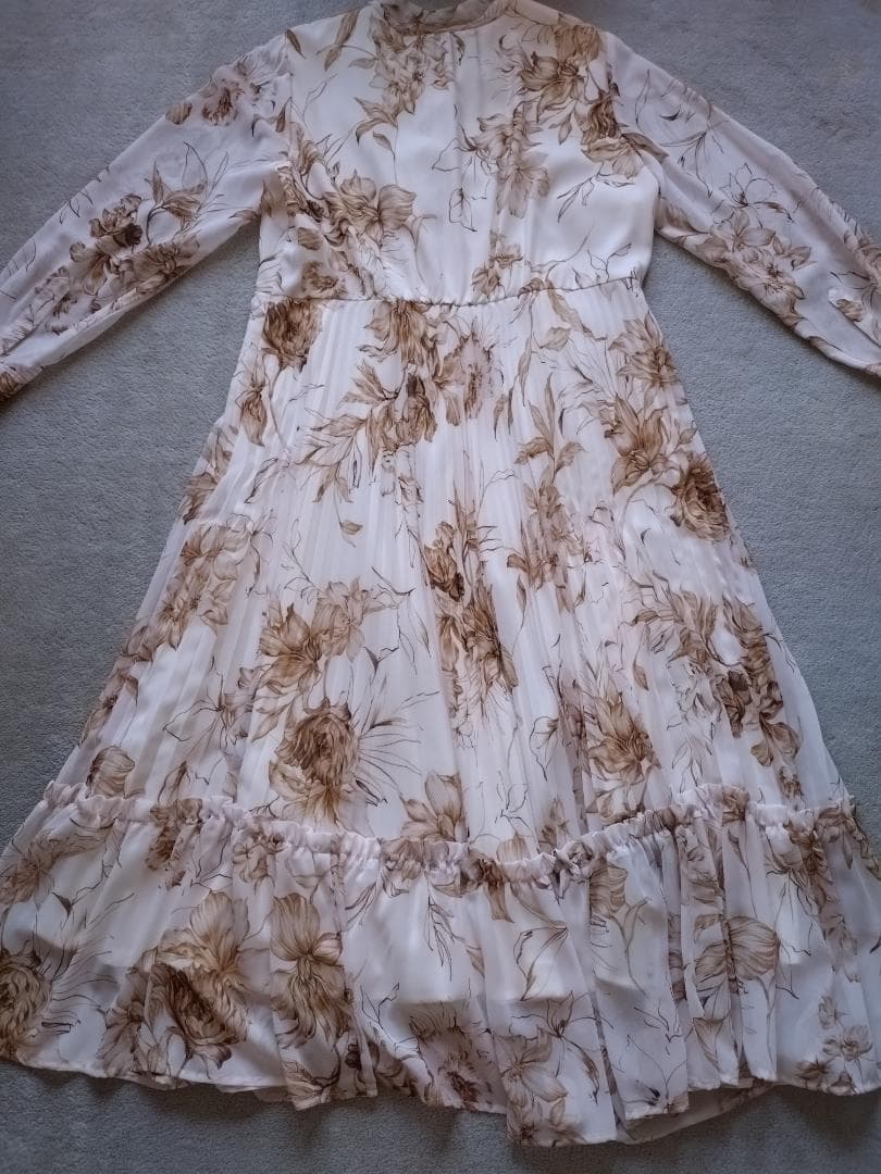 オーディアミューズ★ボウタイプリーツワンピース★ベージュ系★42★未使用品