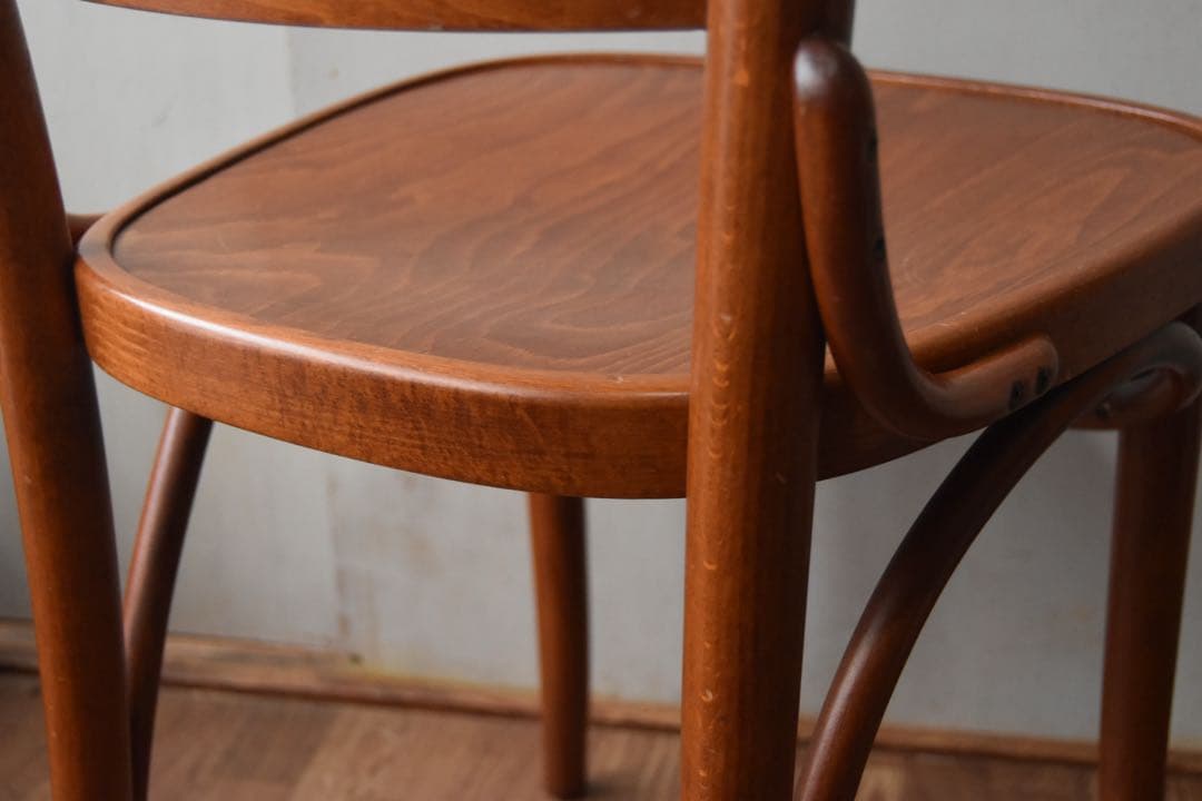 Bentwood chair ①