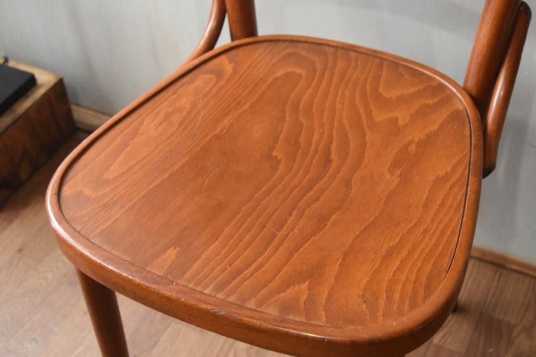 Bentwood chair ①