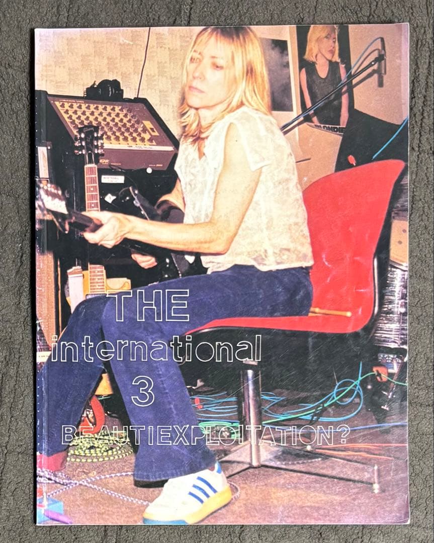 アート・デザイン・音楽 THE International magazine #3 Kim Gordon