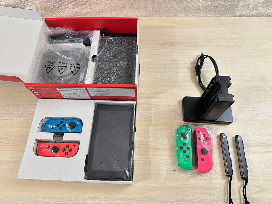 美品Nintendo Switch ジョイコン4個　充電スタンド マリオカート