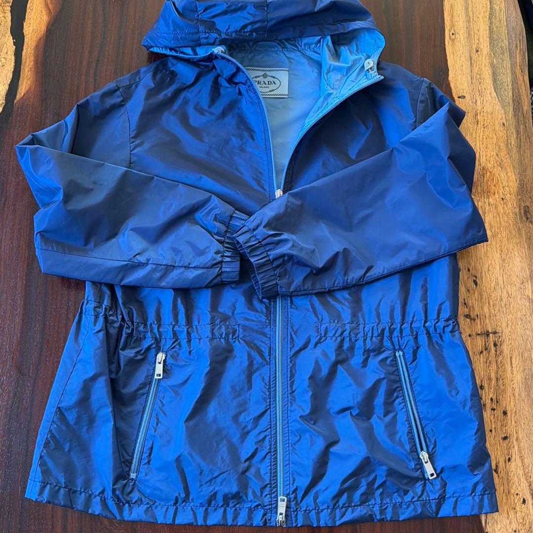 プラダ　ナイロンシャカシャカ　ジャケット収納袋付き