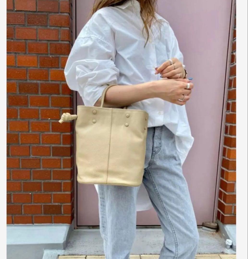 【新品未使用】トーヴ　TOV 2way ハンドバッグ　巾着　ベージュ