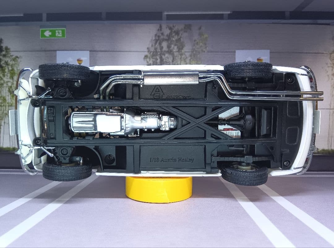 ジャンク オートアート 18/1 オースチンヒーレー