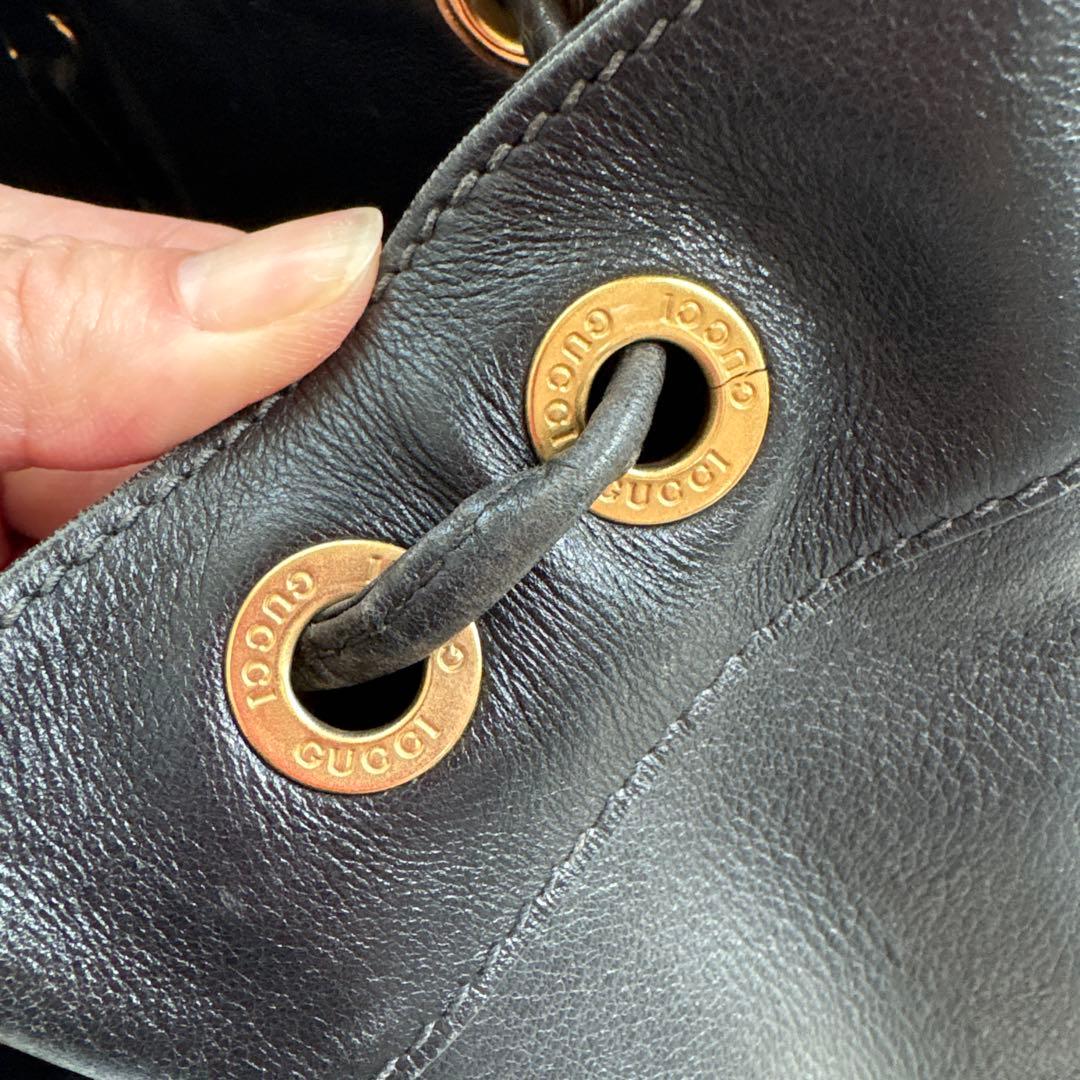 GUCCI ブラックレザーバッグ バンブーハンドル ポーチ付き