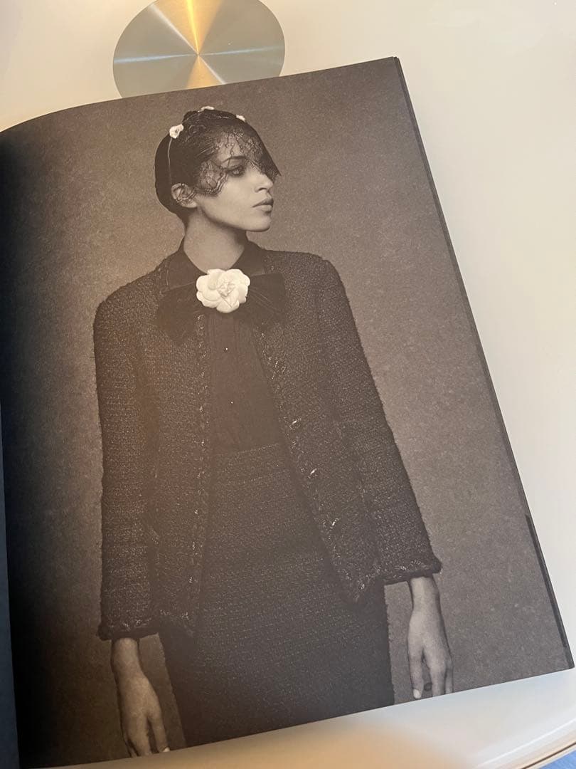 THE LITTLE BLACK JACKET写真集