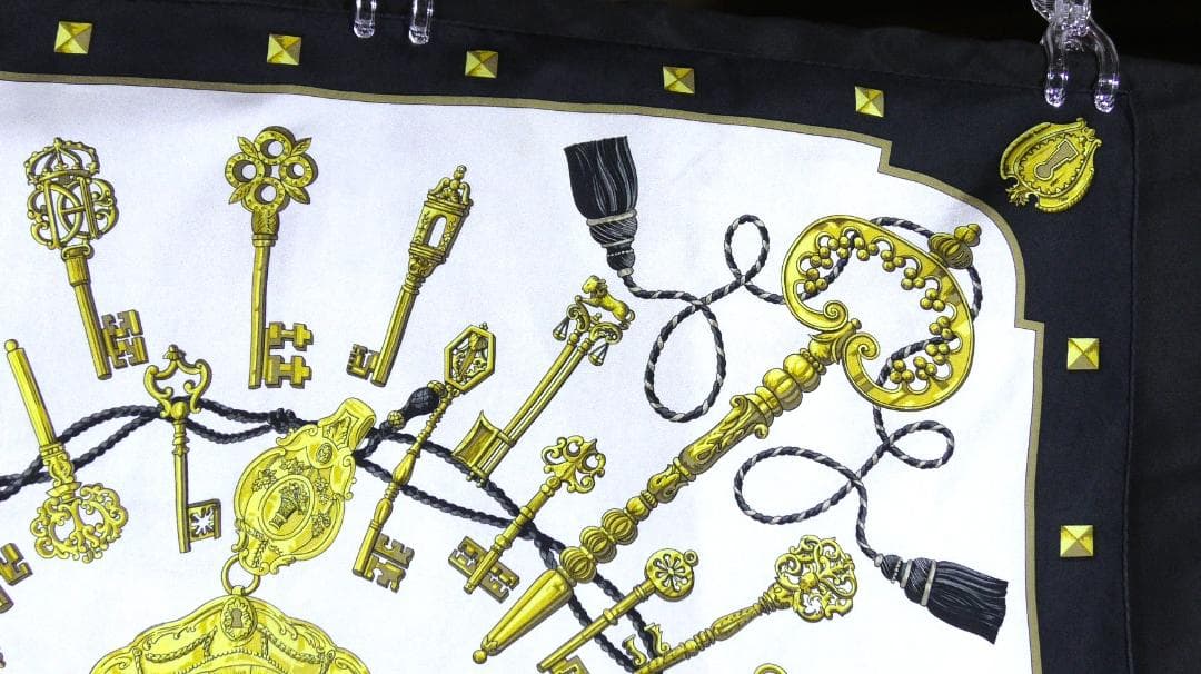 美品　HERMES エルメス　大判スカーフ　カレ90　 D561