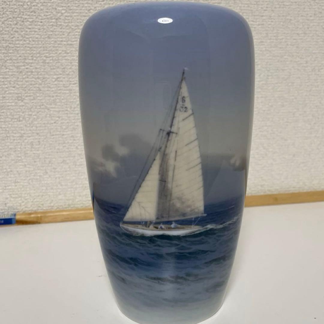 ・花瓶・航走するyacht・陶器製・１９cm・ ・
